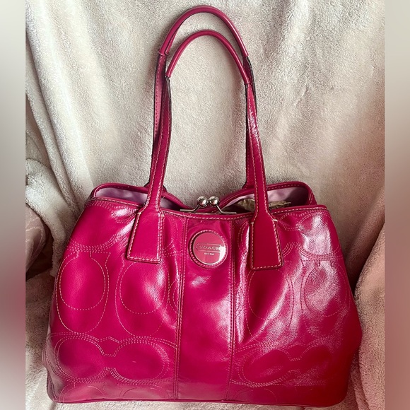 Coach kiss lock #E1093-F15658 signature hot pink patent leather purse - Picture 1 of 17